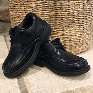 Little Boys Madison Avenue black dress shoes 5.5